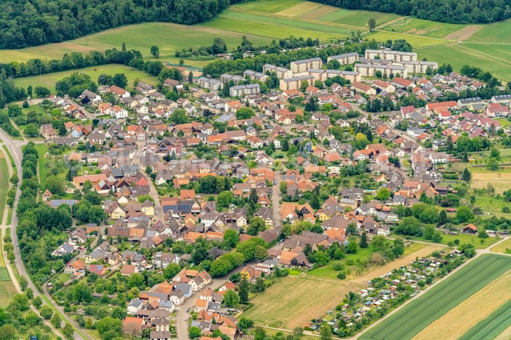 Aerial image Kippenheimweiler - Village view on the edge of agricultural fields and land in Kippenheimweiler in the state Baden-Wurttemberg, Germany