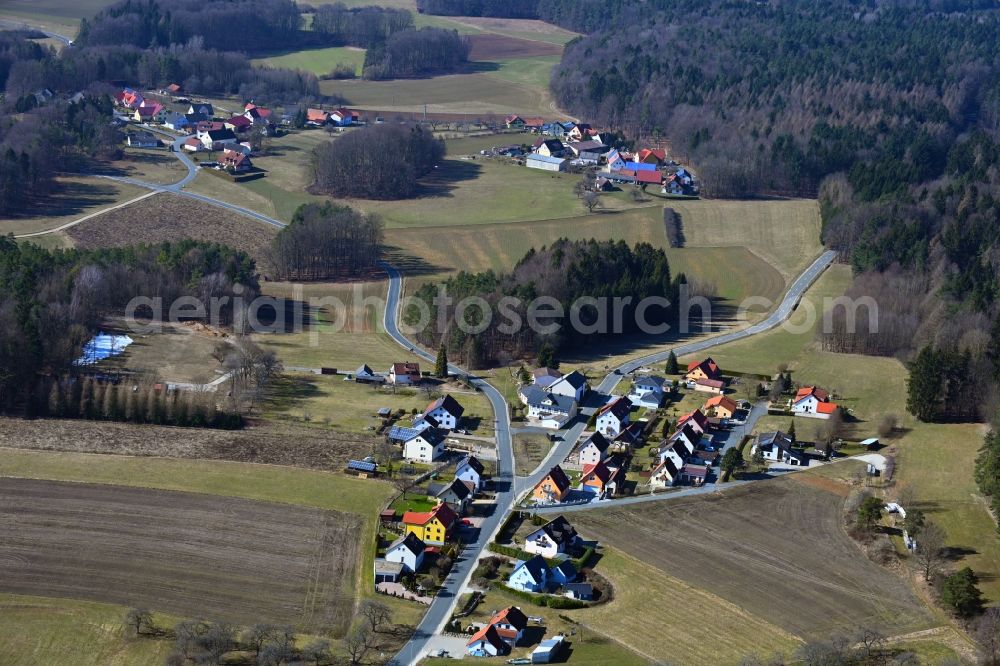 Aerial image Kleingesee - Village view on the edge of agricultural fields and land in Kleingesee at Fraenkische Schweiz in the state Bavaria, Germany