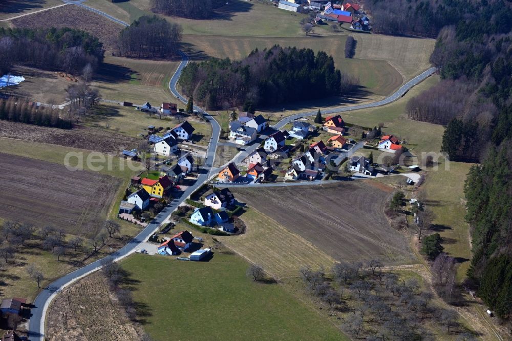 Aerial photograph Kleingesee - Village view on the edge of agricultural fields and land in Kleingesee at Fraenkische Schweiz in the state Bavaria, Germany