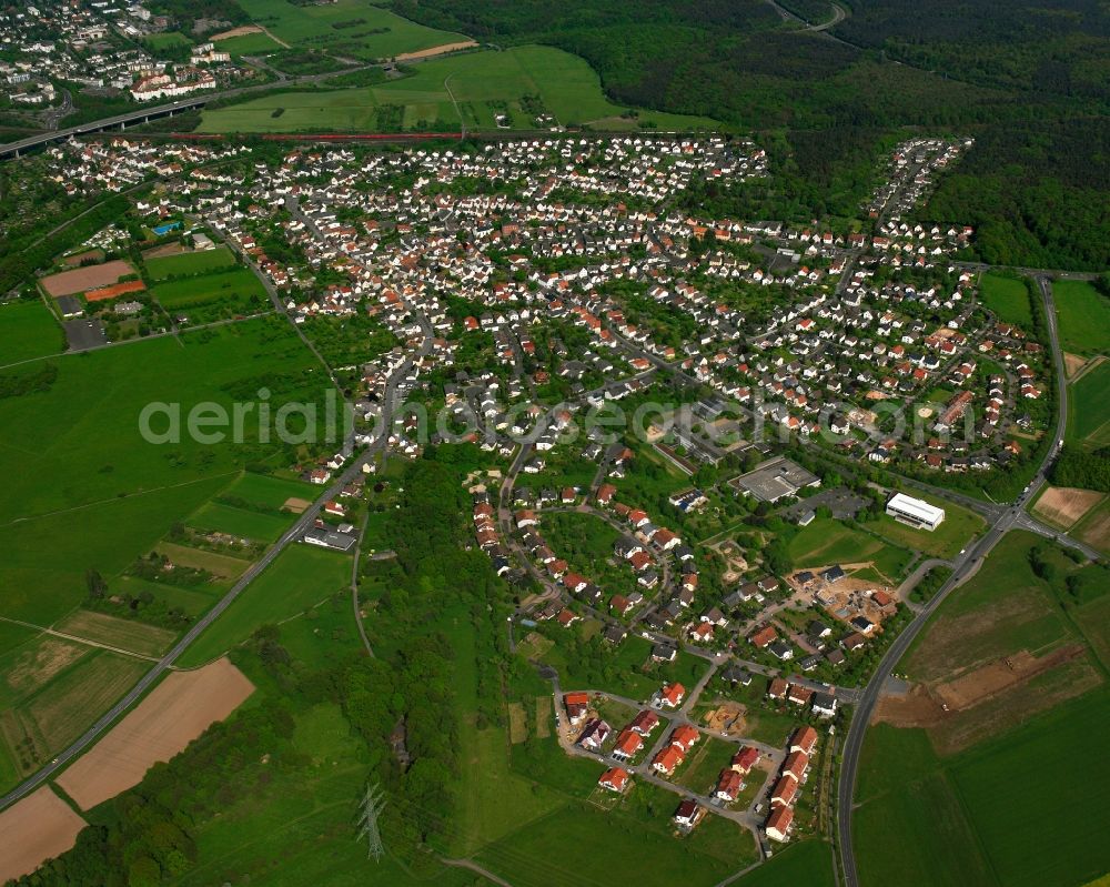 Aerial image Kleinlinden - Village view on the edge of agricultural fields and land in Kleinlinden in the state Hesse, Germany