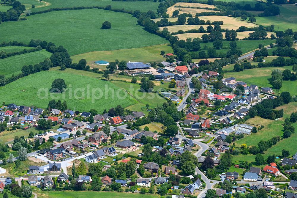 Lindau from the bird's eye view: Village view on the edge of agricultural fields and land in Lindau in the state Schleswig-Holstein, Germany