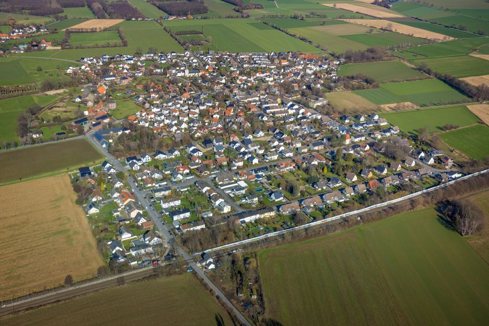 Lünern from the bird's eye view: Village view on the edge of agricultural fields and land in Luenern at Ruhrgebiet in the state North Rhine-Westphalia, Germany