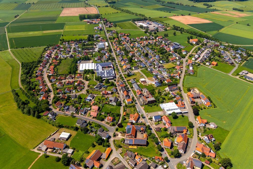 Aerial photograph Meineringhausen - Village view on the edge of agricultural fields and land in Meineringhausen in the state Hesse, Germany