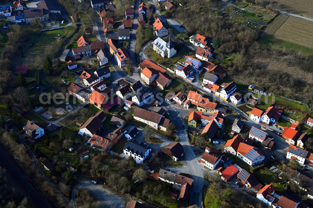 Aerial photograph Mühlfeld - Village view on the edge of agricultural fields and land on street Am Mahlbach in Muehlfeld in the state Bavaria, Germany