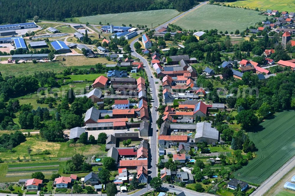 Aerial photograph Möringen - Village view on the edge of agricultural fields and land in Moeringen in the state Saxony-Anhalt, Germany
