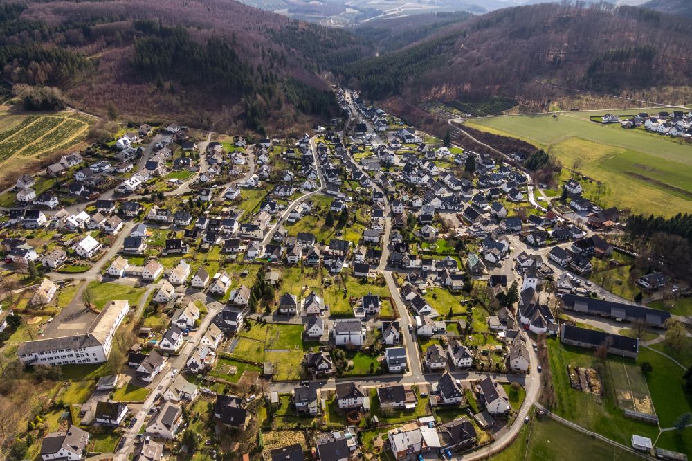 Aerial image Nuttlar - Village view on the edge of agricultural fields and land in Nuttlar at Sauerland in the state North Rhine-Westphalia, Germany