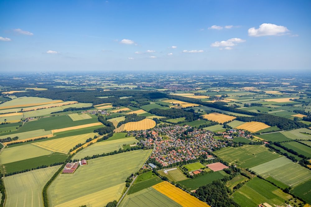 Nottuln from the bird's eye view: Village view on the edge of agricultural fields and land in the district Schapdetten in Nottuln in the state North Rhine-Westphalia, Germany