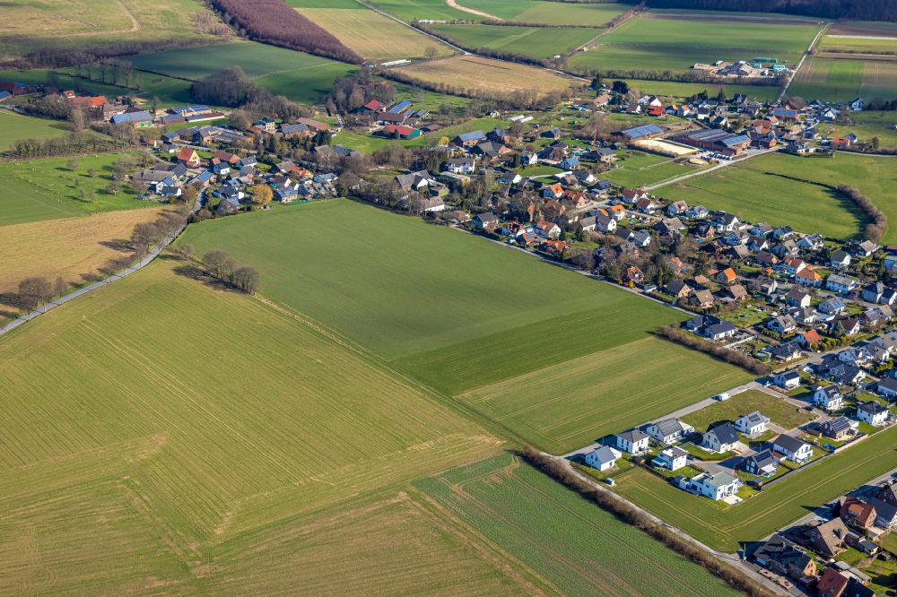 Aerial photograph Ostbüren - Village view on the edge of agricultural fields and land in Ostbueren in the state North Rhine-Westphalia, Germany