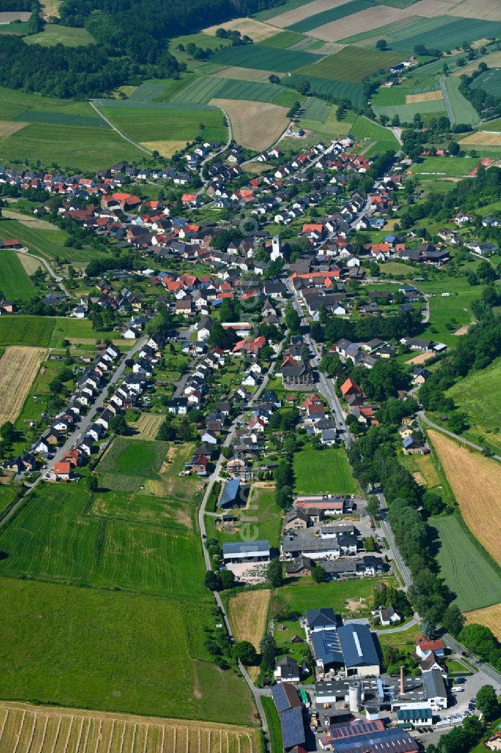 Ovenhausen from the bird's eye view: Village view on the edge of agricultural fields and land in Ovenhausen in the state North Rhine-Westphalia, Germany