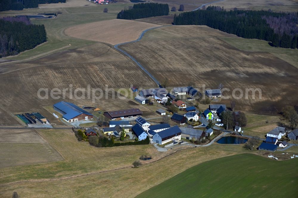 Aerial photograph Plösen - Village view on the edge of agricultural fields and land in Ploesen in the state Bavaria, Germany