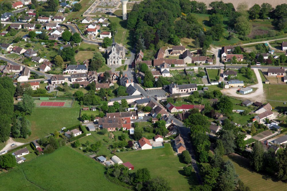 Aerial photograph Saint-Florent - Village view on the edge of agricultural fields and land in Saint-Florent in Centre-Val de Loire, France