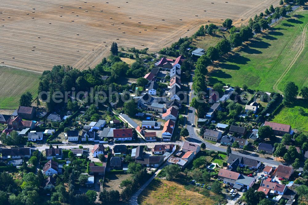 Aerial photograph Schönerlinde - Village view on the edge of agricultural fields and land in Schoenerlinde in the state Brandenburg, Germany
