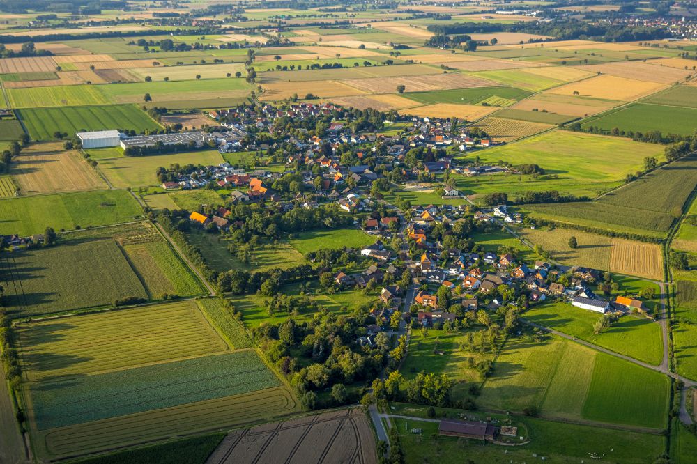 Aerial photograph Sönnern - Village view on the edge of agricultural fields and land in Soennern in the state North Rhine-Westphalia, Germany
