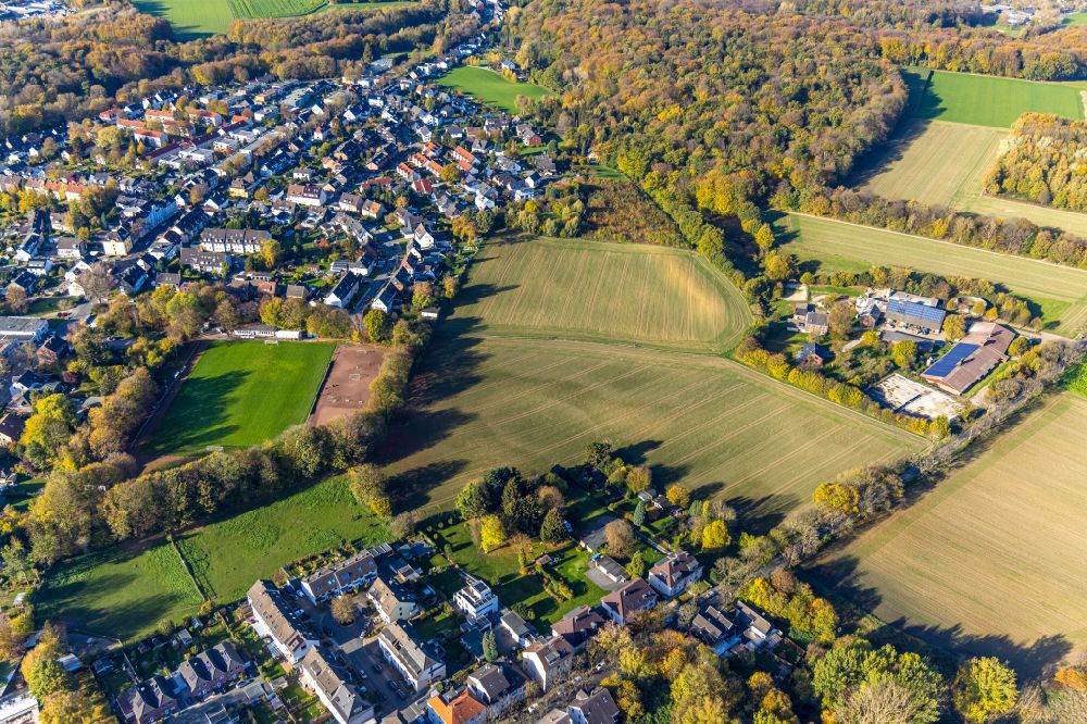 Bochum from above - Village view on the edge of agricultural fields and land on Sodinger Strasse in the district Hiltrop in Bochum at Ruhrgebiet in the state North Rhine-Westphalia, Germany