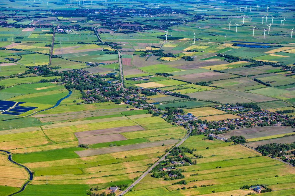 Enge-Sande from the bird's eye view: Town view on the edge of agricultural fields Stedesand in the state Schleswig-Holstein, Germany