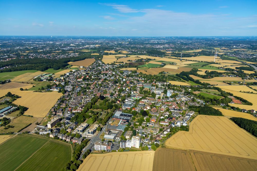 Aerial image Stockum - Village view on the edge of agricultural fields and land in Stockum at Ruhrgebiet in the state North Rhine-Westphalia, Germany