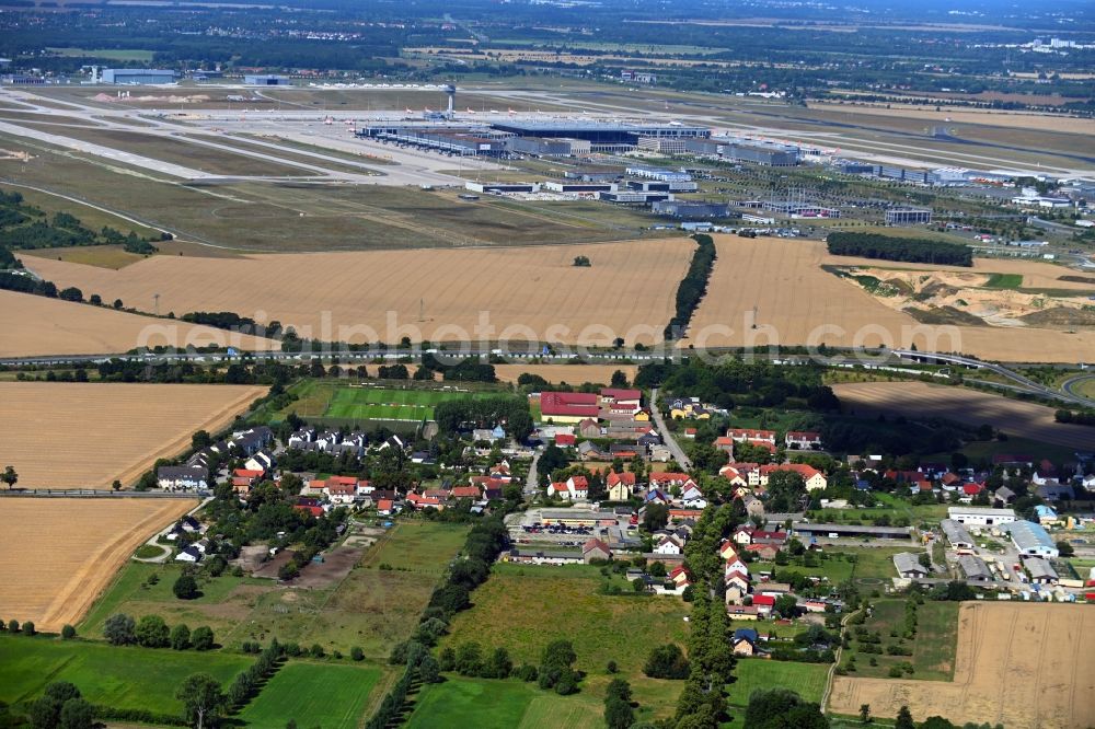 Aerial photograph Waltersdorf - Village view on the edge of agricultural fields and land in Waltersdorf in the state Brandenburg, Germany