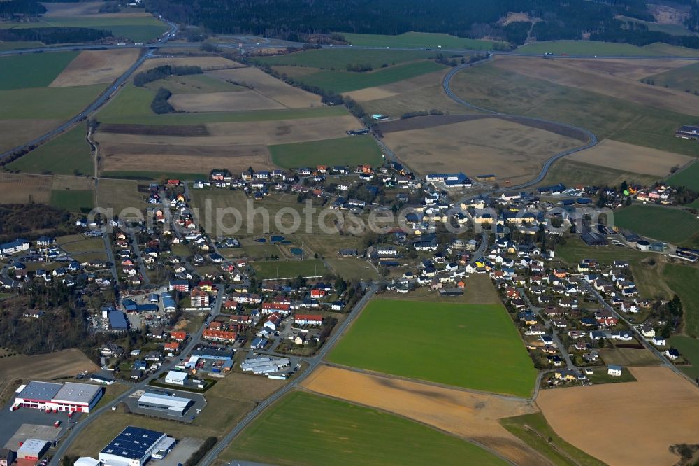 Zedtwitz from the bird's eye view: Village view on the edge of agricultural fields and land in Zedtwitz in the state Bavaria, Germany