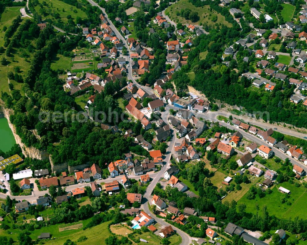Reusten from the bird's eye view: Town View of the streets and houses of the residential areas in Reusten in the state Baden-Wuerttemberg, Germany