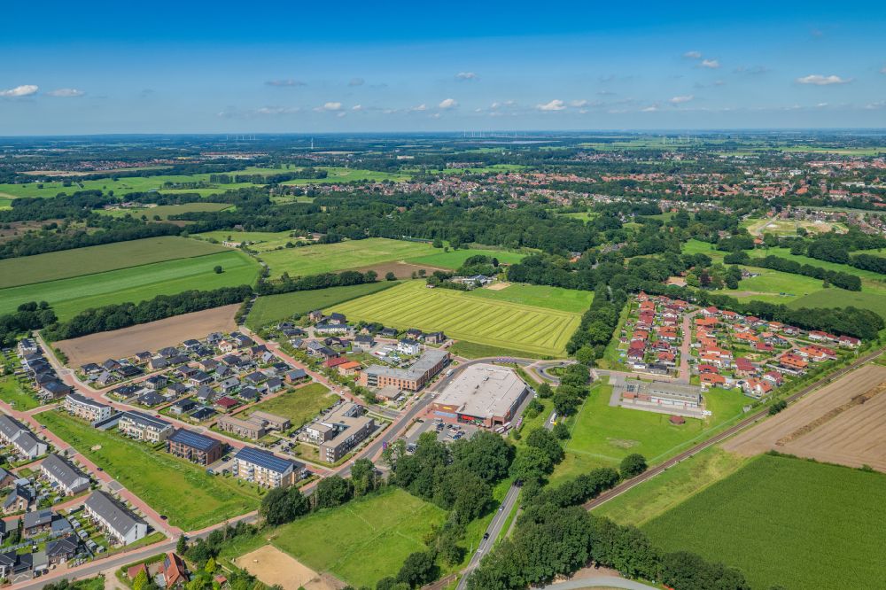 Aerial image Stade - City view of Riensfoerde Heidesiedlung with the Famila food market in the state of Lower Saxony, Germany