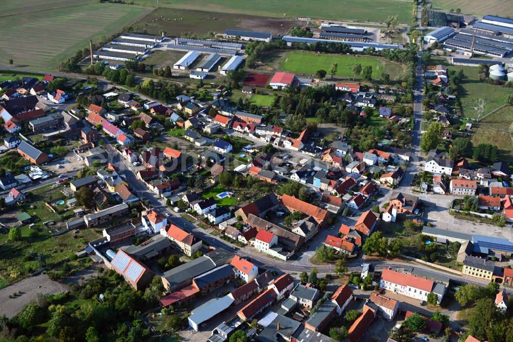 Aerial image Samswegen - Town View of the streets and houses of the residential areas in Samswegen in the state Saxony-Anhalt