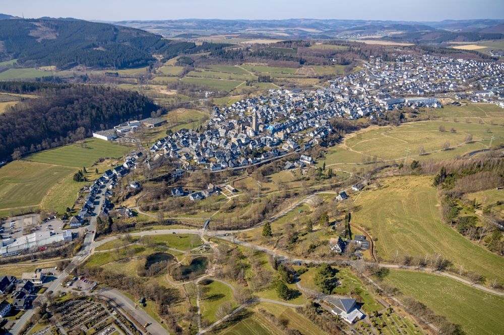 Schmallenberg from the bird's eye view: Town View of the streets and houses of the residential areas in Schmallenberg at Sauerland in the state North Rhine-Westphalia, Germany