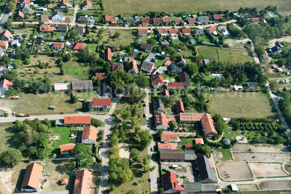 Aerial image Schönwalde-Glien - Town View of the streets and houses of the residential areas along the street Am Anger in Schoenwalde-Glien in the state Brandenburg