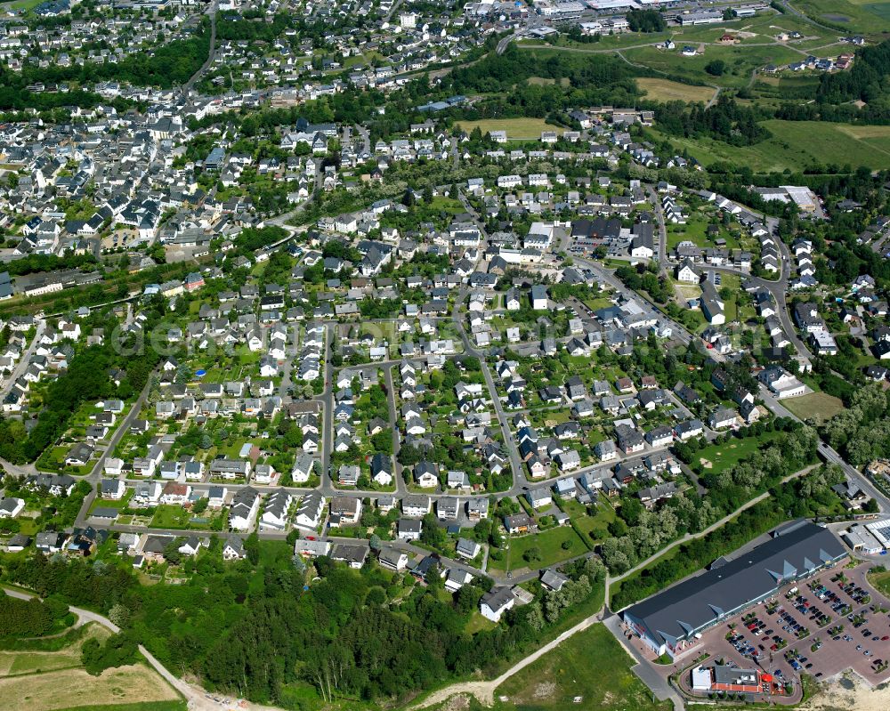Simmern (Hunsrück) from the bird's eye view: Town View of the streets and houses of the residential areas in Simmern (Hunsrück) in the state Rhineland-Palatinate, Germany