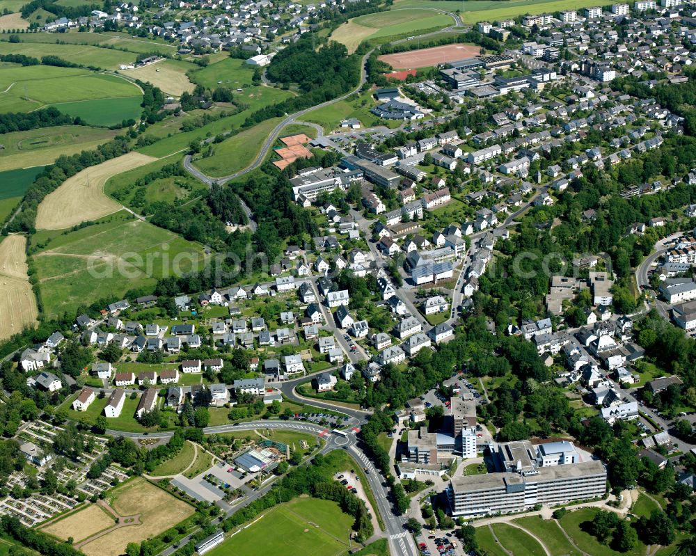 Simmern (Hunsrück) from the bird's eye view: Town View of the streets and houses of the residential areas in Simmern (Hunsrück) in the state Rhineland-Palatinate, Germany