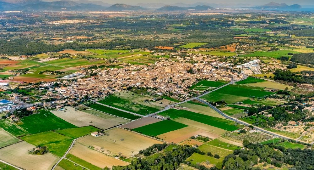 Aerial photograph Sineu - Town View of the streets and houses of the residential areas in Sineu in Balearische Insel Mallorca, Spain