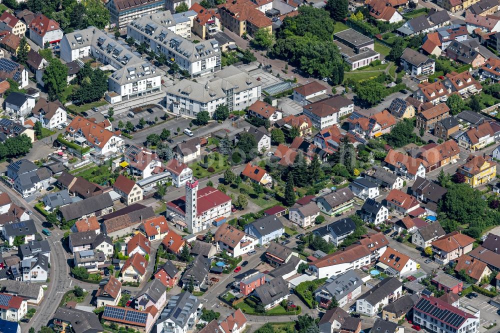 Aerial photograph Sinzheim - Town View of the streets and houses of the residential areas in Sinzheim in the state Baden-Wurttemberg, Germany