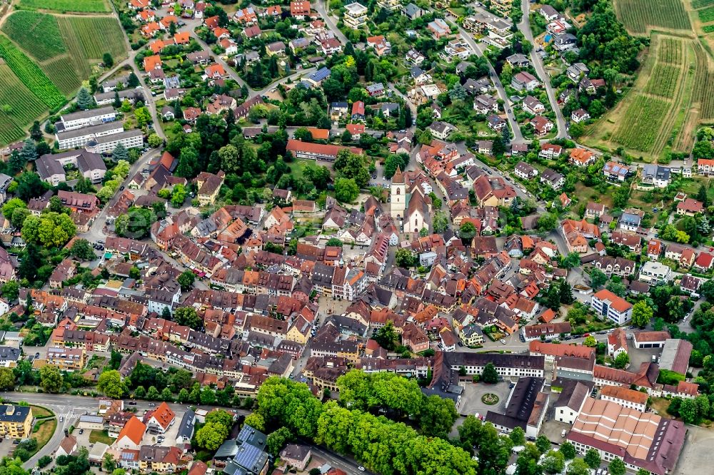 Aerial photograph Staufen im Breisgau - Town View of the streets and houses of the residential areas in Staufen im Breisgau in the state Baden-Wuerttemberg