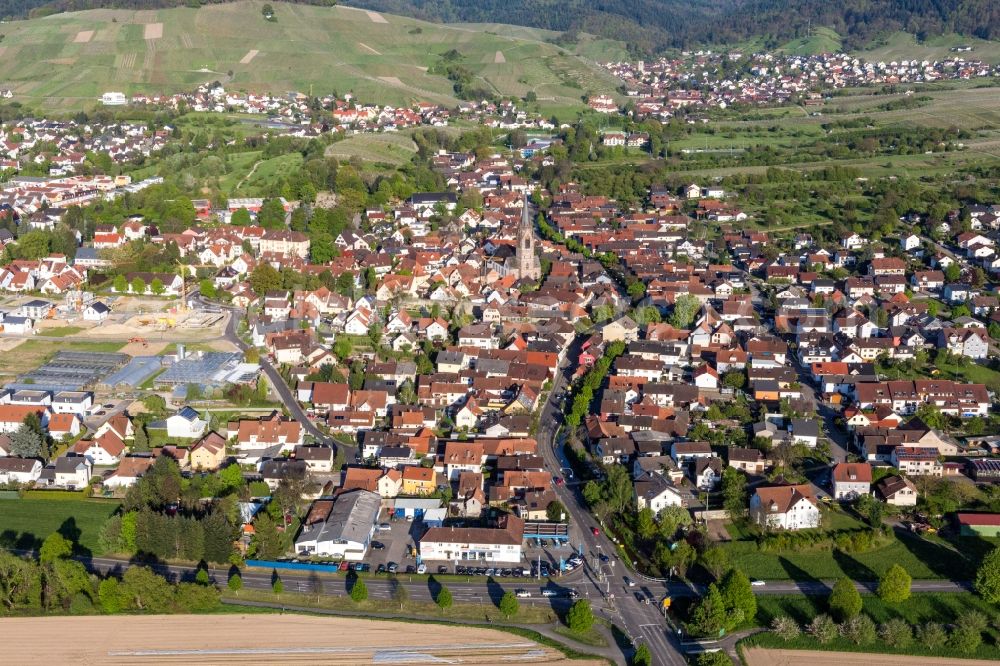 Steinbach from the bird's eye view: Town View of the streets and houses of the residential areas in Steinbach in the state Baden-Wurttemberg, Germany