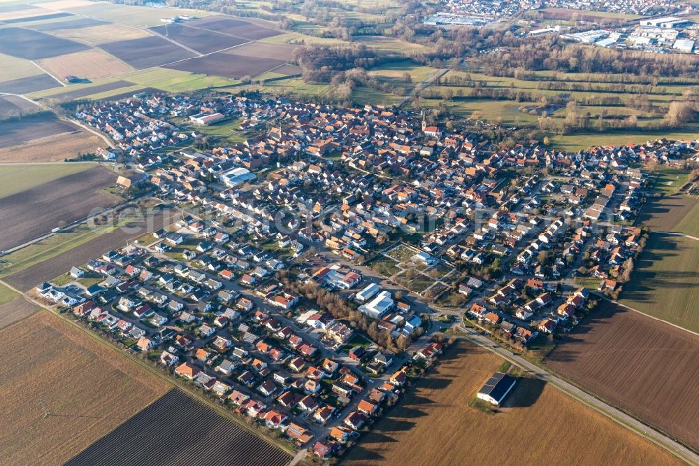 Aerial photograph Steinweiler - Town View of the streets and houses of the residential areas in Steinweiler in the state Rhineland-Palatinate, Germany