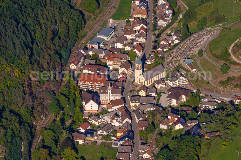 Bad Peterstal-Griesbach from above - Location view of the streets and houses of residential areas in the valley landscape surrounded by mountains in Bad Peterstal-Griesbach in the state Baden-Wuerttemberg, Germany
