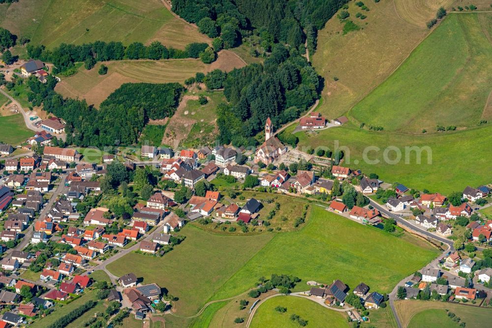 Aerial photograph Dörlinbach - Location view of the streets and houses of residential areas in the valley landscape surrounded by mountains in Doerlinbach in the state Baden-Wuerttemberg, Germany