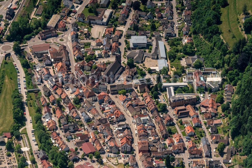Aerial photograph Elzach - Location view of the streets and houses of residential areas in the valley landscape surrounded by mountains in Elzach in the state Baden-Wuerttemberg, Germany