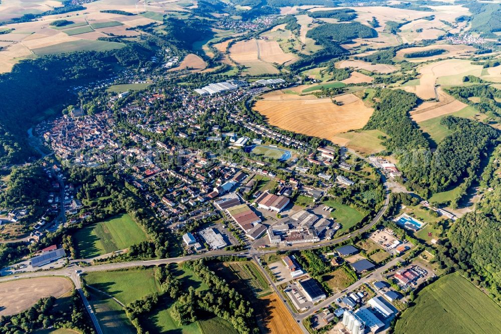 Meisenheim from the bird's eye view: Location view of the streets and houses of residential areas in the Glan valley landscape surrounded by hills in Meisenheim in the state Rhineland-Palatinate, Germany