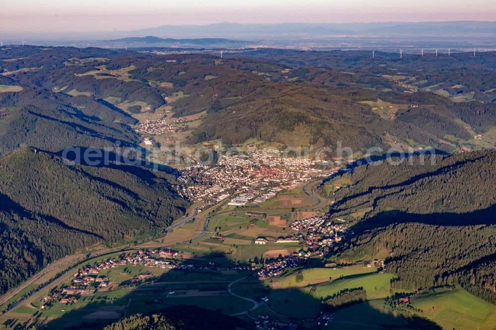 Aerial photograph Haslach im Kinzigtal - Location view of the streets and houses of residential areas in the valley landscape surrounded by mountains of the black forest in Haslach im Kinzigtal in the state Baden-Wurttemberg, Germany