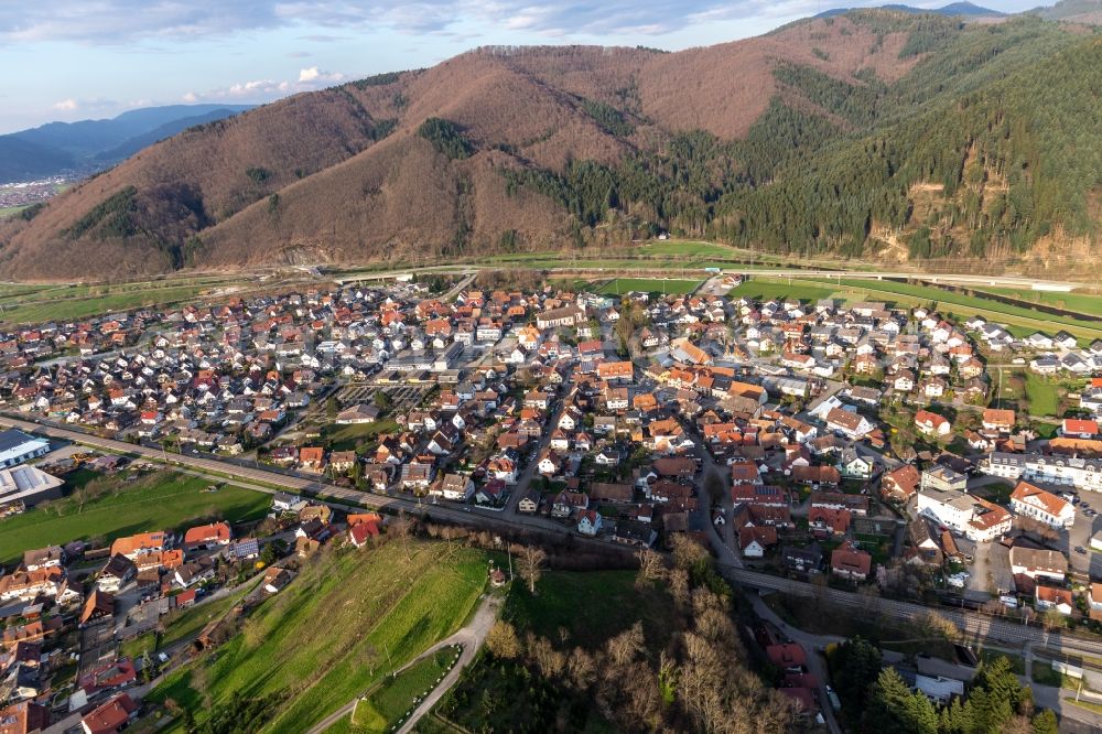 Steinach from the bird's eye view: Location view of the streets and houses of residential areas in the valley of the Kinzig landscape surrounded by mountains in Steinach in the state Baden-Wuerttemberg, Germany