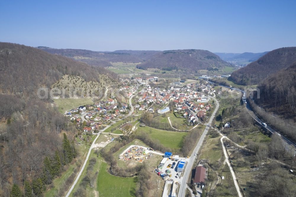 Aerial photograph Mühlhausen im Täle - Location view of the streets and houses of residential areas in the valley landscape surrounded by mountains in Muehlhausen im Taele in the state Baden-Wuerttemberg, Germany