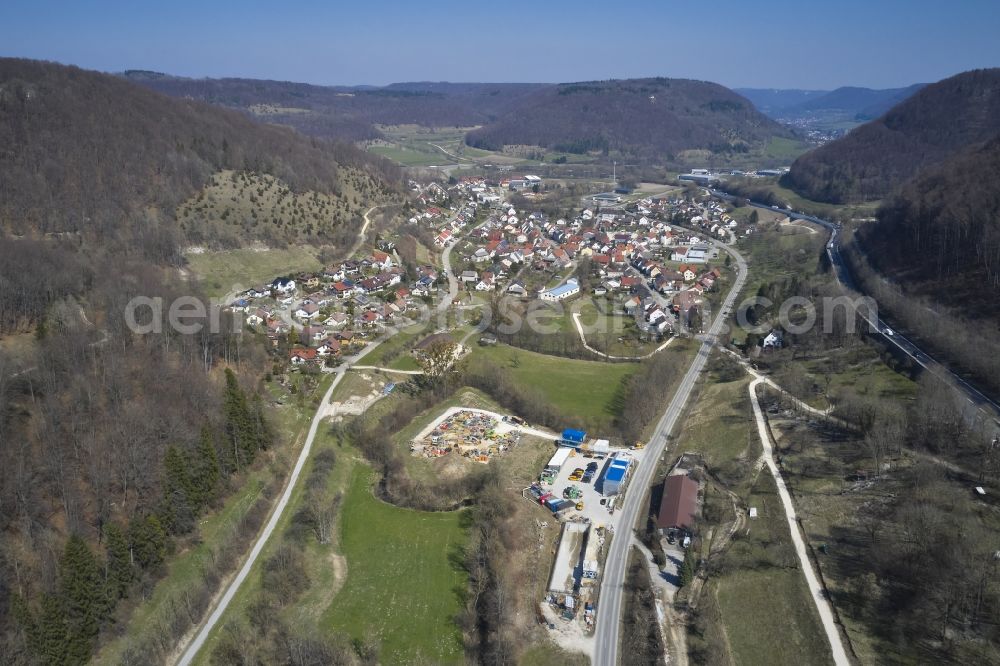 Mühlhausen im Täle from the bird's eye view: Location view of the streets and houses of residential areas in the valley landscape surrounded by mountains in Muehlhausen im Taele in the state Baden-Wuerttemberg, Germany