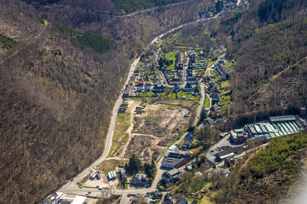 Nahmer from the bird's eye view: Location view of the streets and houses of residential areas in the valley landscape surrounded by mountains in Nahmer at Ruhrgebiet in the state North Rhine-Westphalia, Germany