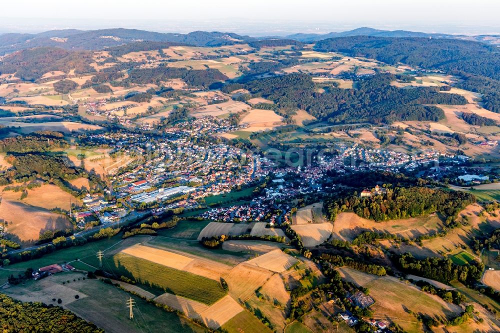 Reichelsheim (Odenwald) from the bird's eye view: Location view of the streets and houses of residential areas in the valley landscape surrounded by mountains in Reichelsheim (Odenwald) in the state Hesse, Germany