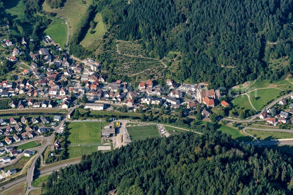 Lautenbach from the bird's eye view: Location view of the streets and houses of residential areas in the valley landscape surrounded by mountains in Lautenbach in the state Baden-Wuerttemberg, Germany