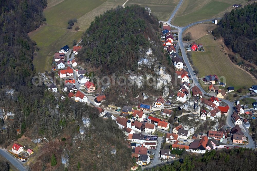 Tüchersfeld from the bird's eye view: Location view of the streets and houses of residential areas in the valley landscape surrounded by mountains in Tuechersfeld in the state Bavaria, Germany