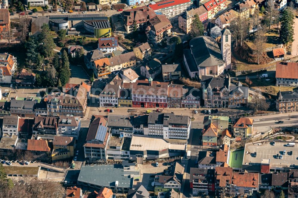 Triberg im Schwarzwald from the bird's eye view: Location view of the streets and houses of residential areas in the valley landscape surrounded by mountains in Triberg im Schwarzwald in the state Baden-Wuerttemberg, Germany