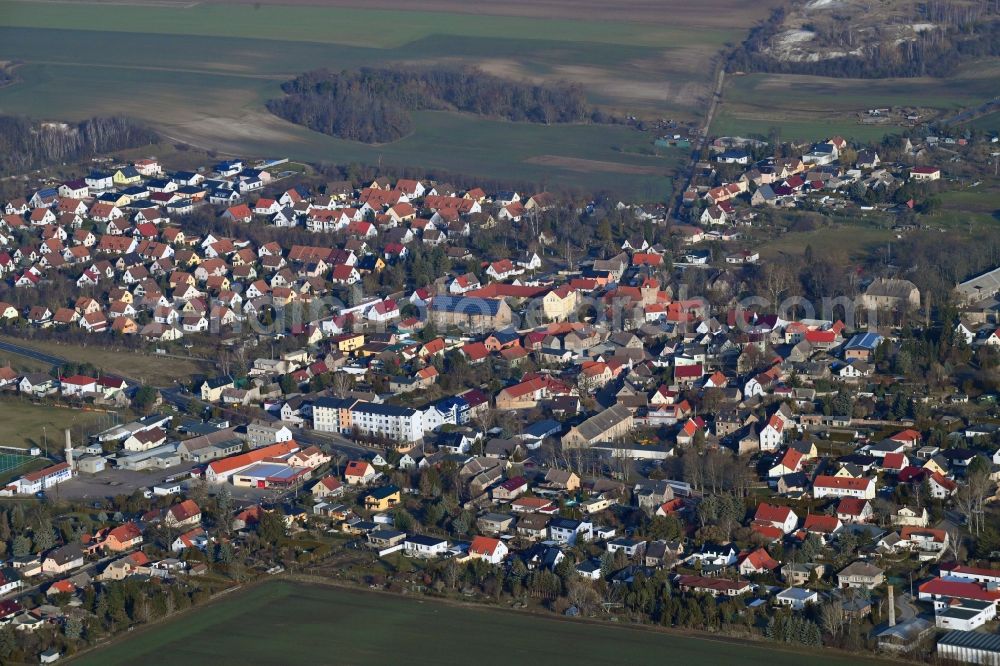 Teutschenthal from the bird's eye view: Town View of the streets and houses of the residential areas in Teutschenthal in the state Saxony-Anhalt, Germany