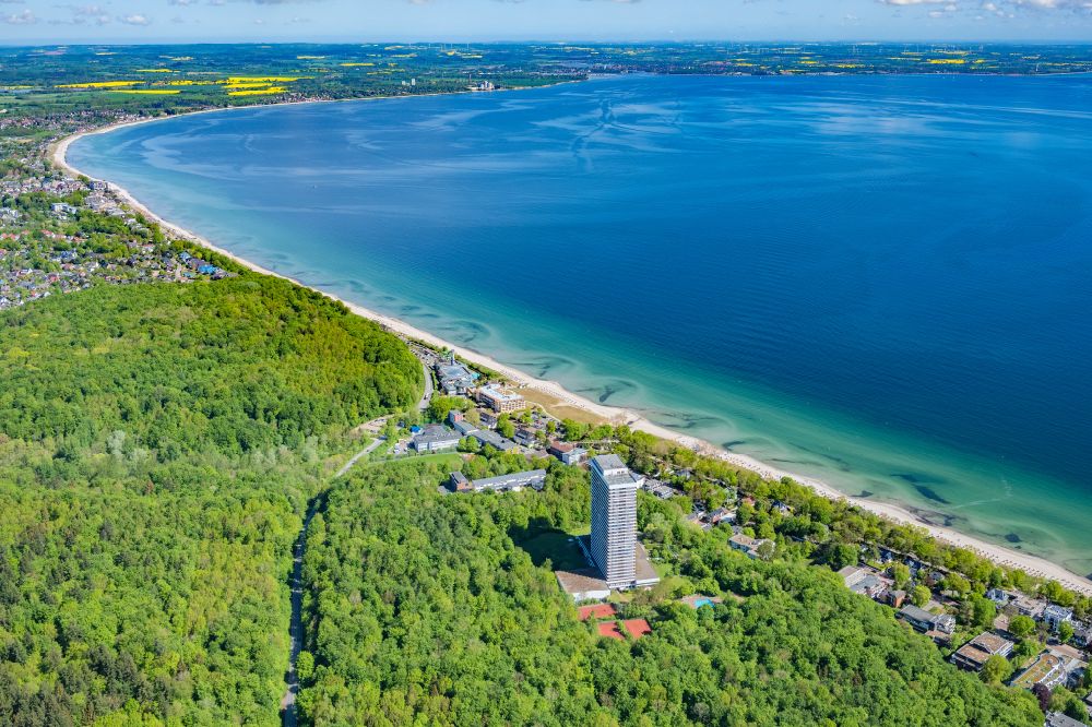 Aerial photograph Timmendorfer Strand - Town View of the streets and houses of the residential areas in Timmendorfer Strand at the coast of the Baltic Sea in the state Schleswig-Holstein