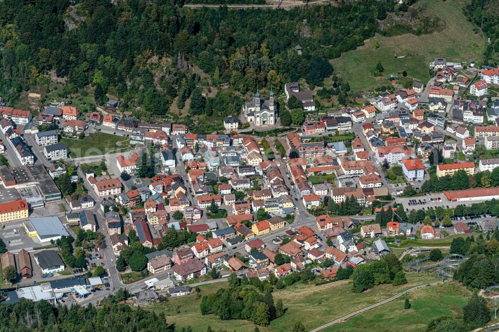 Todtnau from the bird's eye view: Town View of the streets and houses of the residential areas in Todtnau in the state Baden-Wurttemberg, Germany